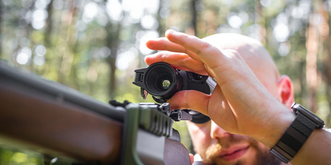 Тепловизионный прицел на карабине Sytong LM02-19LRF