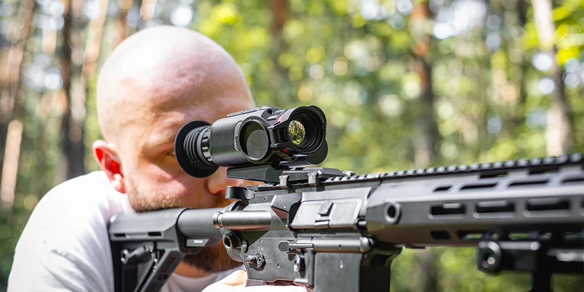 Тепловизионный прицел на карабине Sytong LM02-25LRF